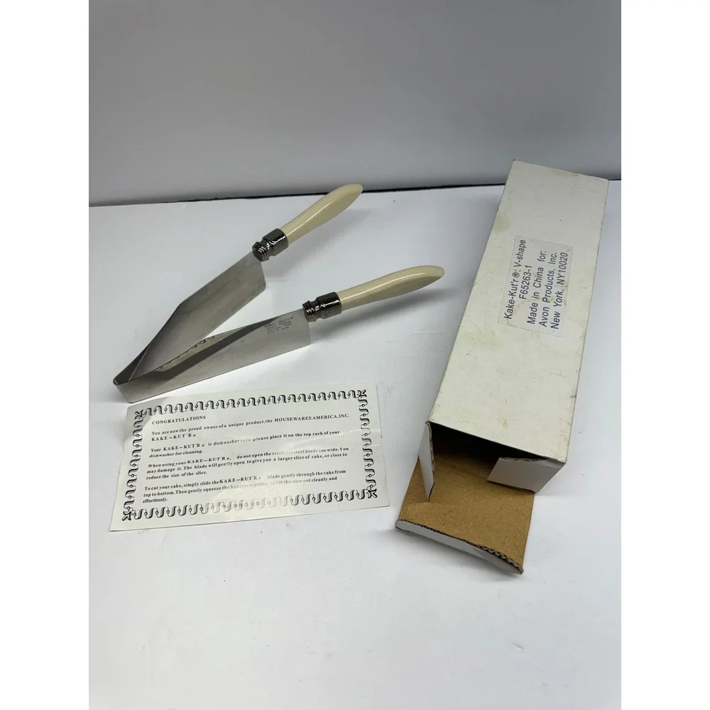Avon Kake-Kut'r V-Shape Stainless Steel CakeSlicer Server Cream Handles F65263-1